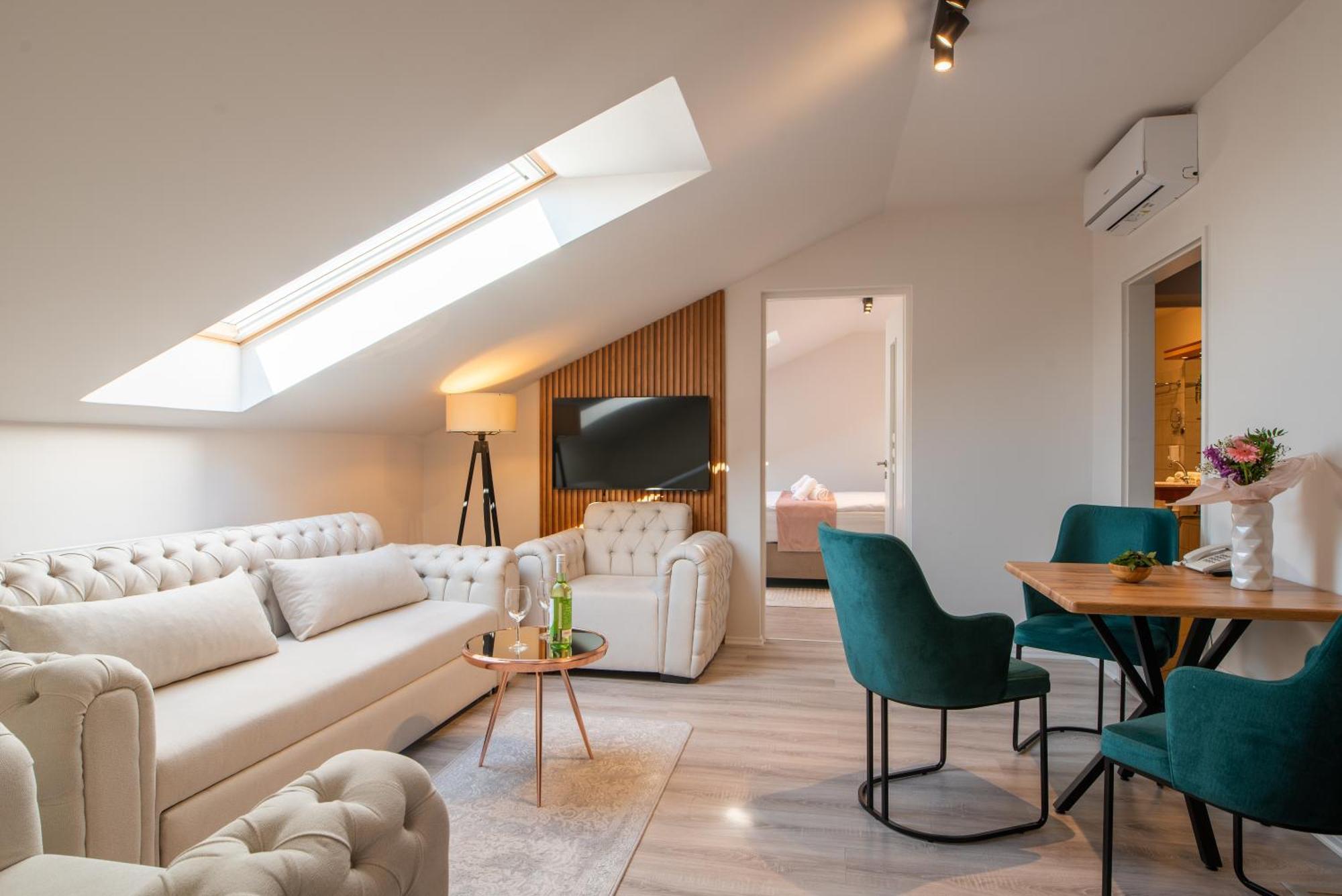 Holdvirag Hotel Sárvár Esterno foto