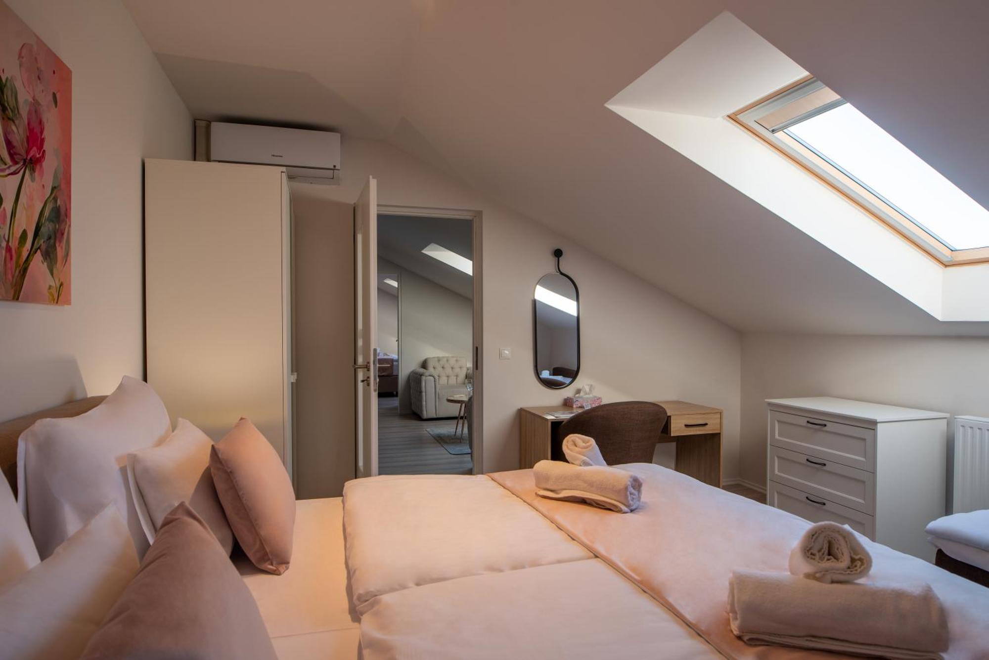 Holdvirag Hotel Sárvár Esterno foto