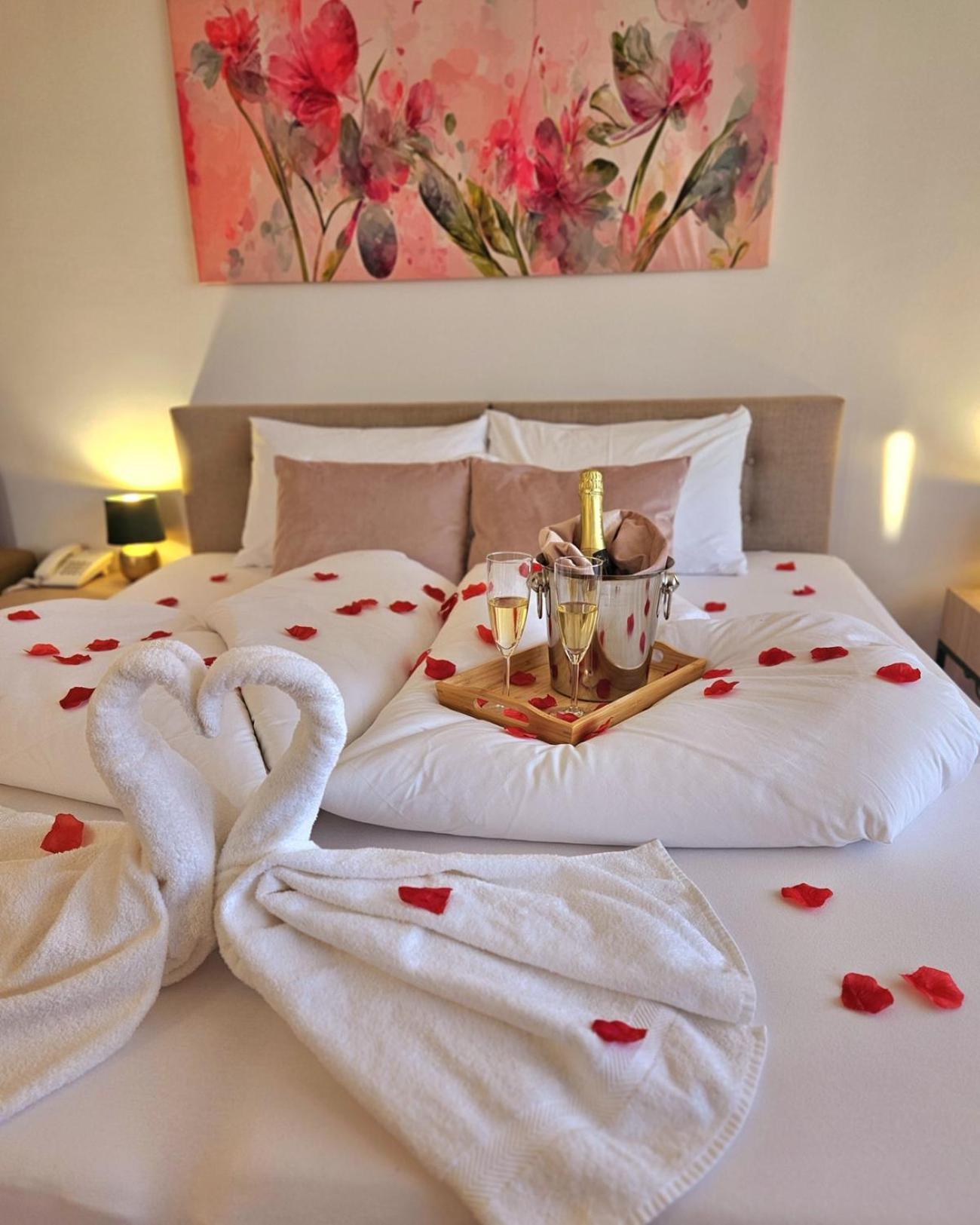 Holdvirag Hotel Sárvár Esterno foto